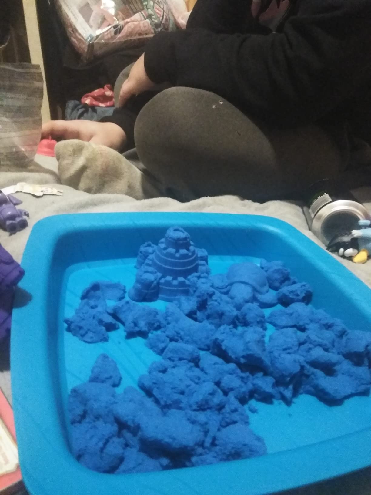 Kinetic Sand, Sandbox Playset with 1lb of Purple and 3 Molds, for Ages 3 and up customer photo 2