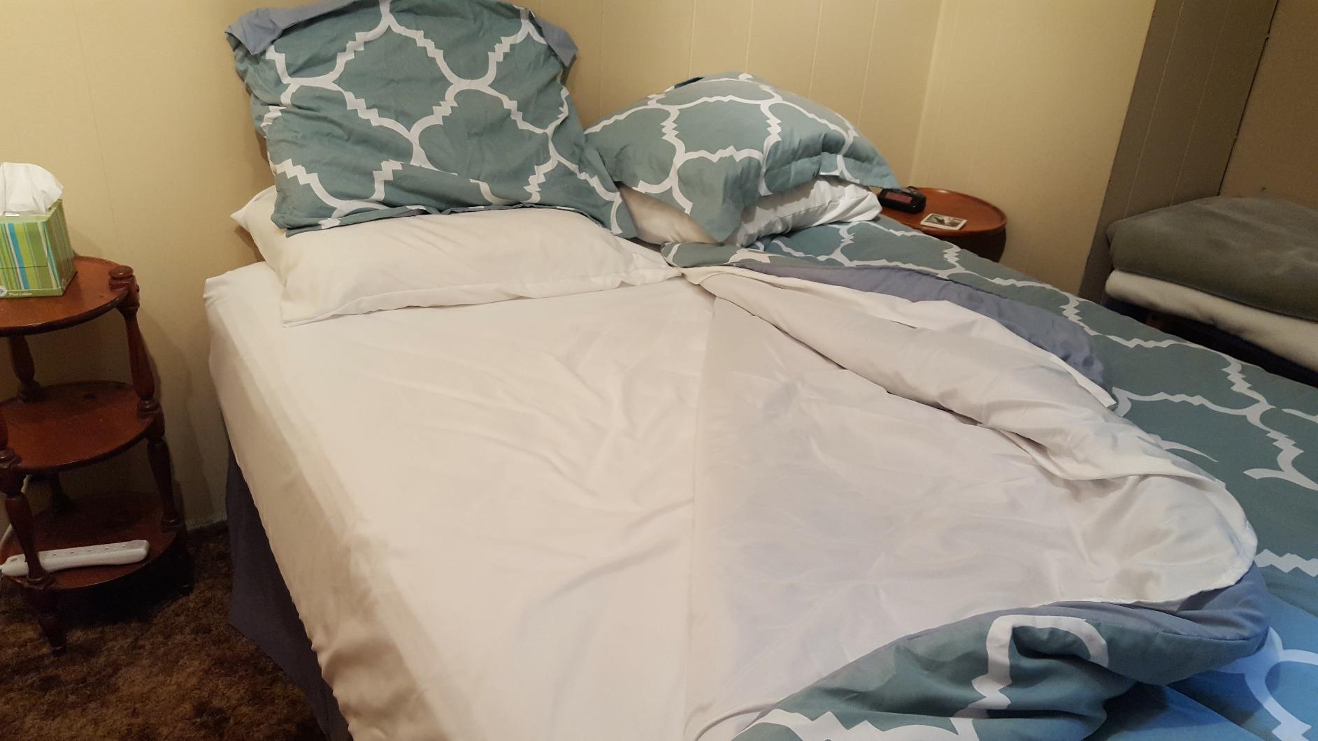 Amazon Basics 5-Piece Lightweight Microfiber Comforter Set with Sheets, Bed-in-a-Bag, Gray Calvin Striped Bedding, Twin/Twin XL customer photo 2