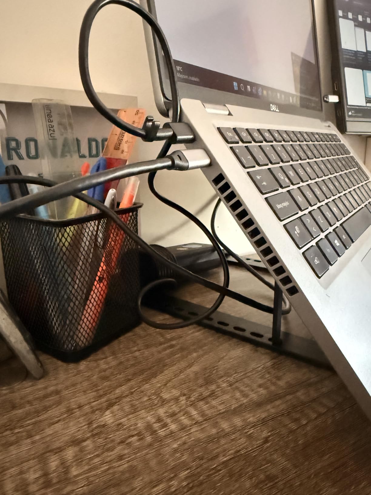 Tonmom Laptop Stand for Desk, Adjustable Laptop Riser, Black customer photo 1