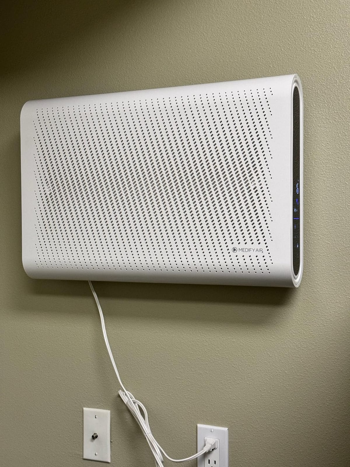 Medify MA-35 Air Purifier with HEPA Filter | 1,280 ft² Coverage in 1hr for Allergens, Smoke, Wildfires, Odors, Pollen, Pet Dander | Quiet Removal to 0.3 Microns | Silver, 1-Pack customer photo 1