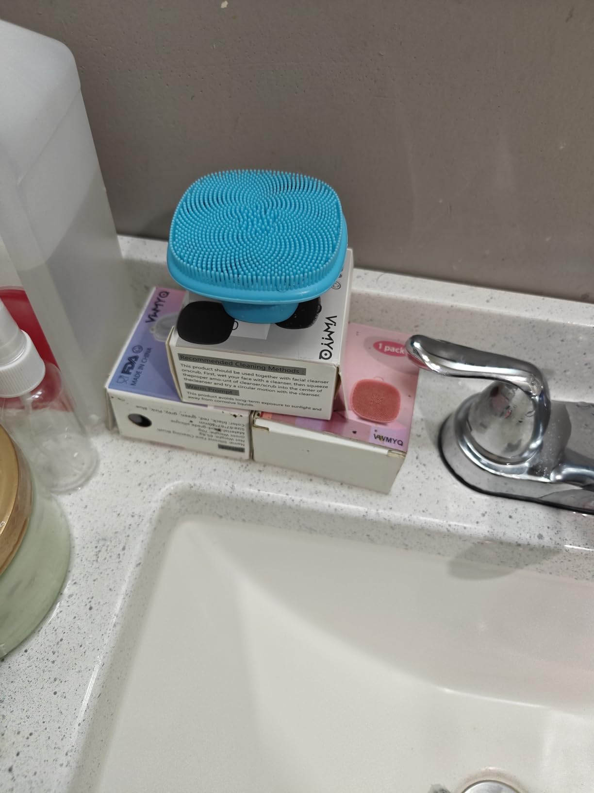 VWMYQ Silicone Face Scrubber for Men & Women, Manual Waterproof Facial Cleansing Brush for Exfoliating‑Black customer photo 1