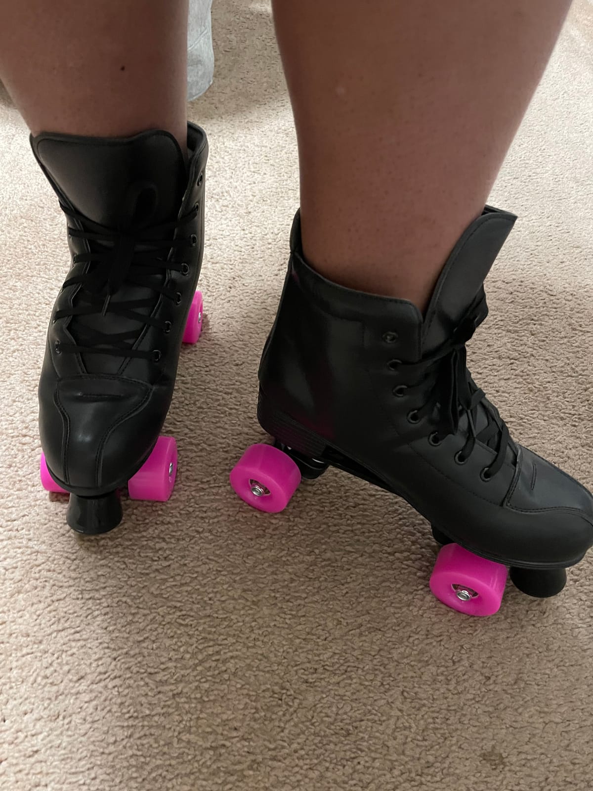 XUDREZ Roller Skate Shoes for Women Men PU Leather High-top Double-Row Roller Skates for Beginner, Professional Indoor Outdoor Roller Skates with Shoes Bag customer photo 1