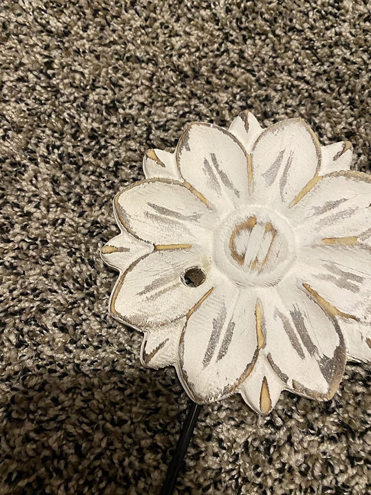 dwellington Decorative Boho Flower Towel Hooks, White Distressed Wood Hanging Hooks, Farmhouse Boho Coat Rack Hooks for Hanging Things, Towels, Purse customer photo 1