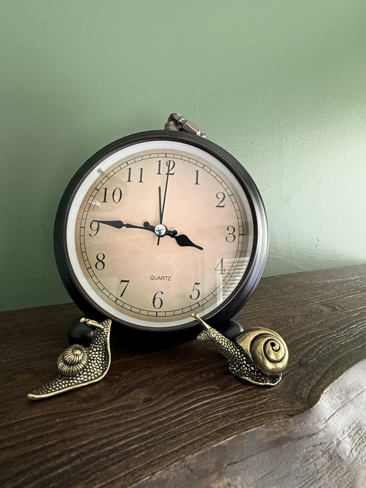 TooTa Vintage Retro Analog Alarm Clock, 4.5 inch Super Silent Non Ticking Small Clock with Night Light, Battery Operated, Simply Design, for Living Room, Bedroom, Bedside, Desk, Gift Clock (Arabic) customer photo 1