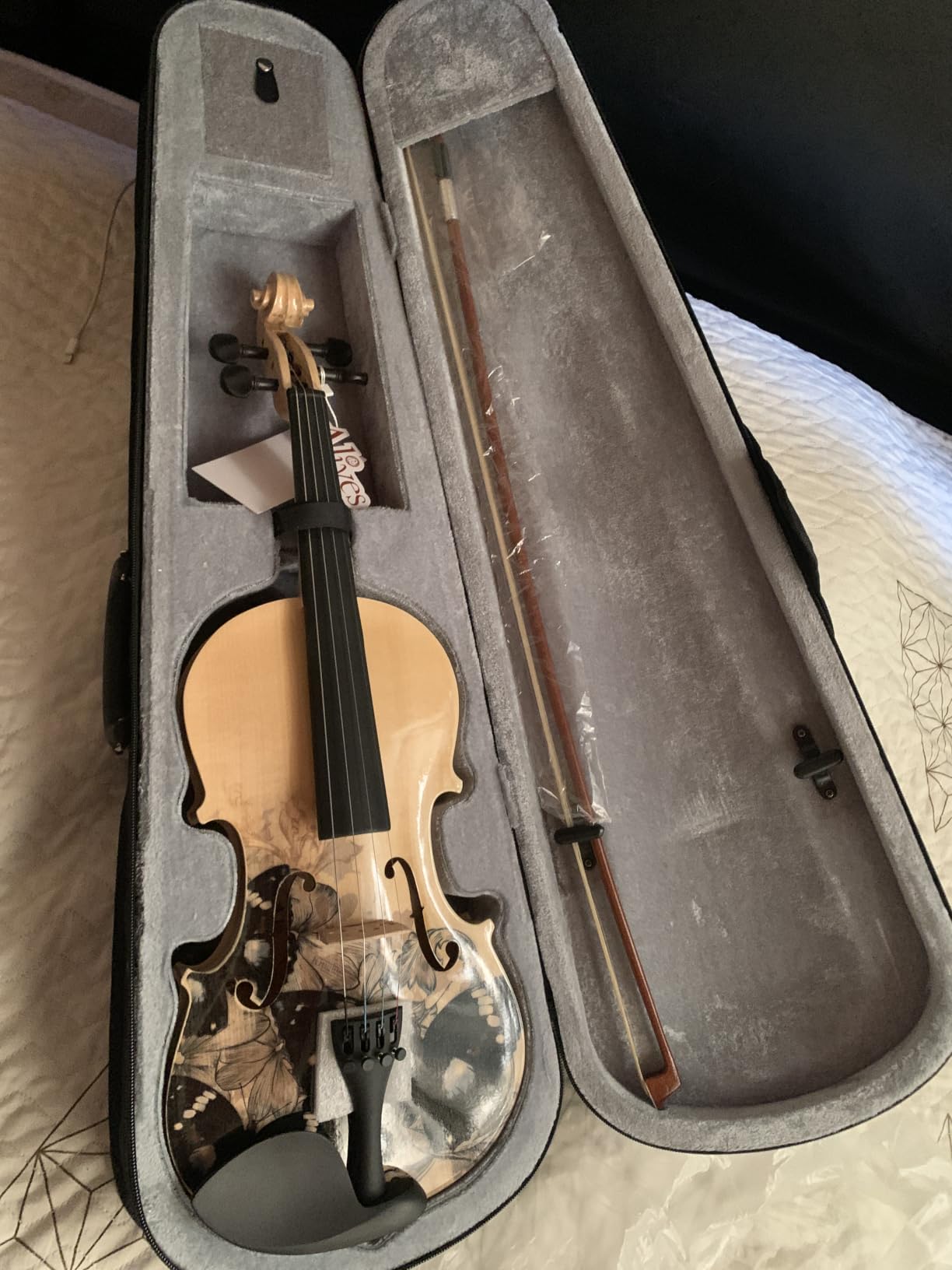 Aliyes Distinctive Artistic Violin Set Designed for Beginners/Students/adults with Hard Case,Bow,Extra Strings (4/4/Full-size) customer photo 2