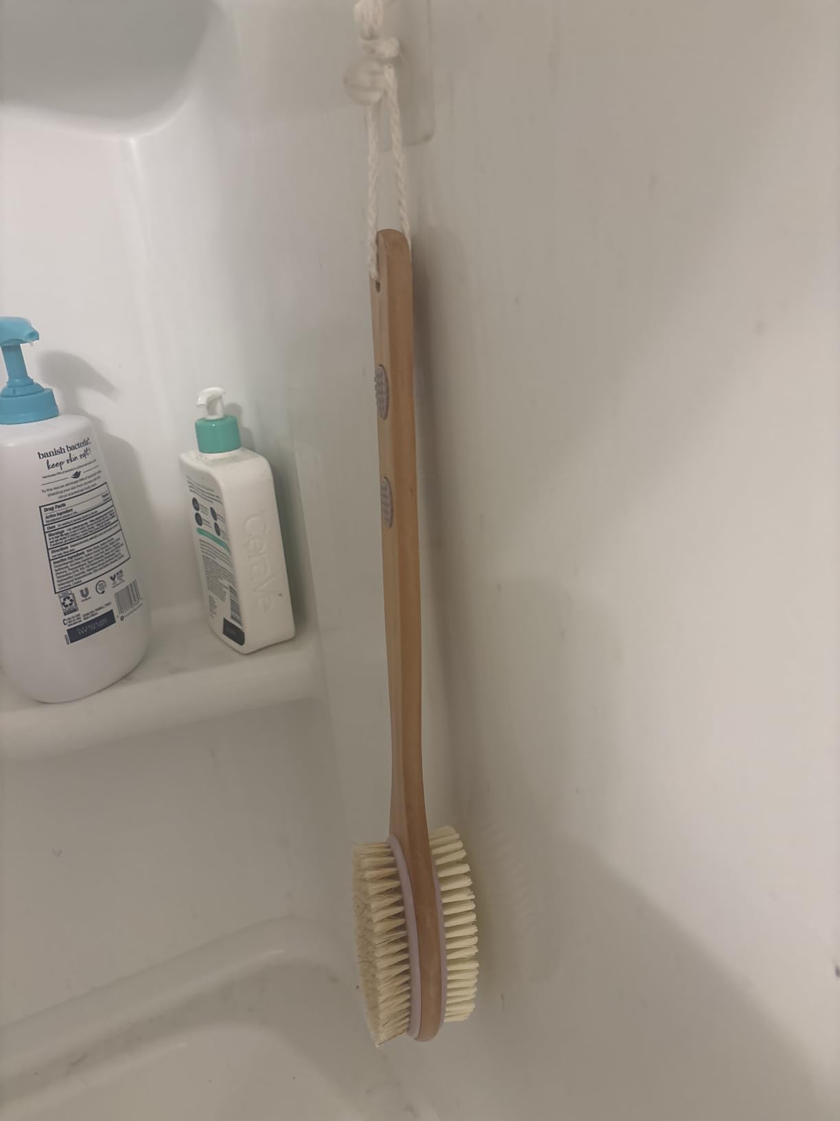 MainBasics Back Scrubber Shower Brush with Soft and Stiff Bristles customer photo 1