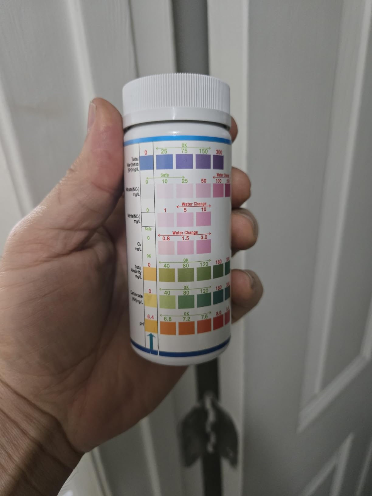 Aquarium Test Strips for Freshwater Fish: 7 in 1 Fish Tank Water Testing Kit for Aquarium Pond - Accurate Testing Nitrate Nitrite Hardness Free Chlorine pH Carbonate Total Alkalinity-100 Strips customer photo 1