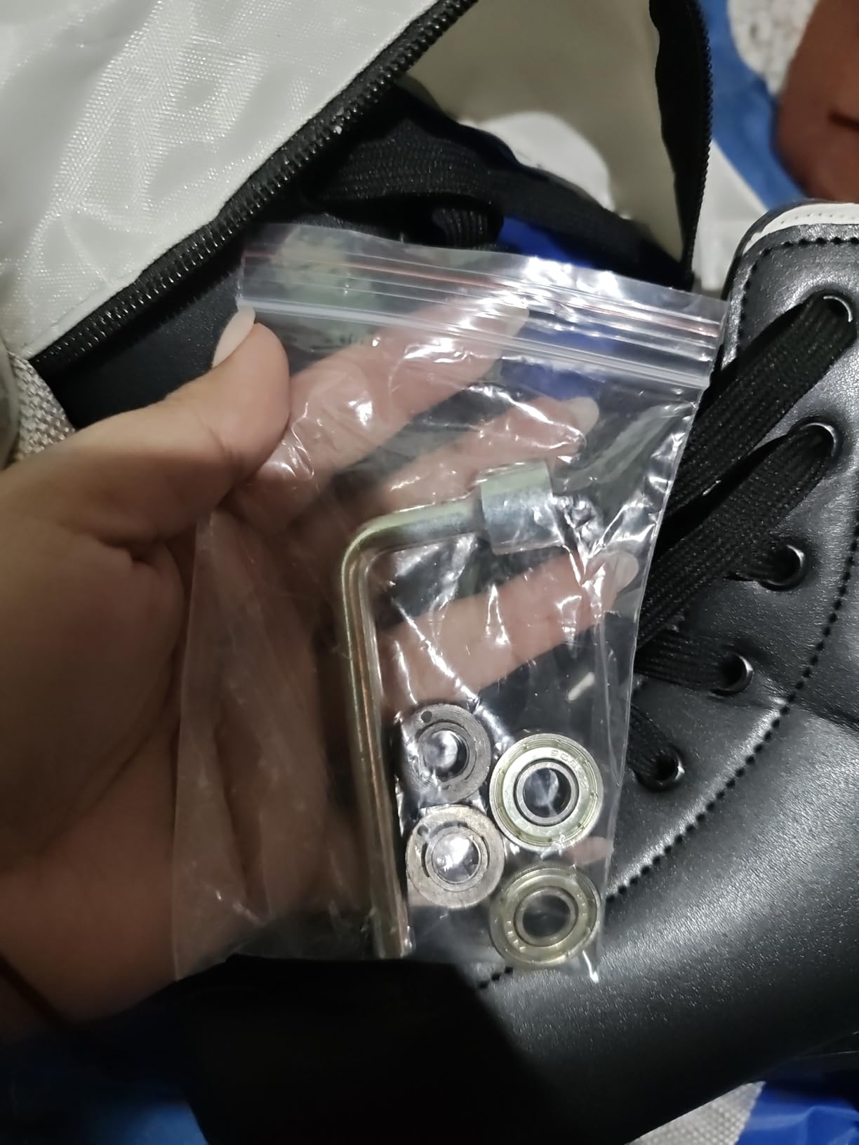 YYW Roller Skates for Women Men, High Top PU Leather Classic Double-Row Roller Skates, Indoor Outdoor Roller Skates for Beginner a Shoes Bag customer photo 2