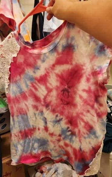 KOOL KRAFTS Tie Dye Kit, All-Inclusive with 12 Vibrant Colors, + 4 White T-Shirts - Perfect for Kids & Adults - Fun Tie Dye Party Supplies, Tie Dye Kits for Children Age 8-12, Tie Dye Kit. customer photo 2