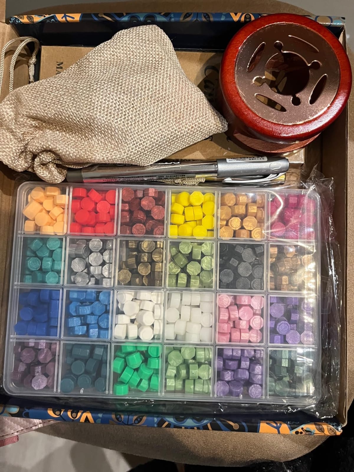 Wax Seal Stamp Kit - 24 Colors, 624 Pcs Stamp Beads, Sealing Wax Warmer, Metallic Pen & Envelope, Gift & Decoration Set customer photo 1