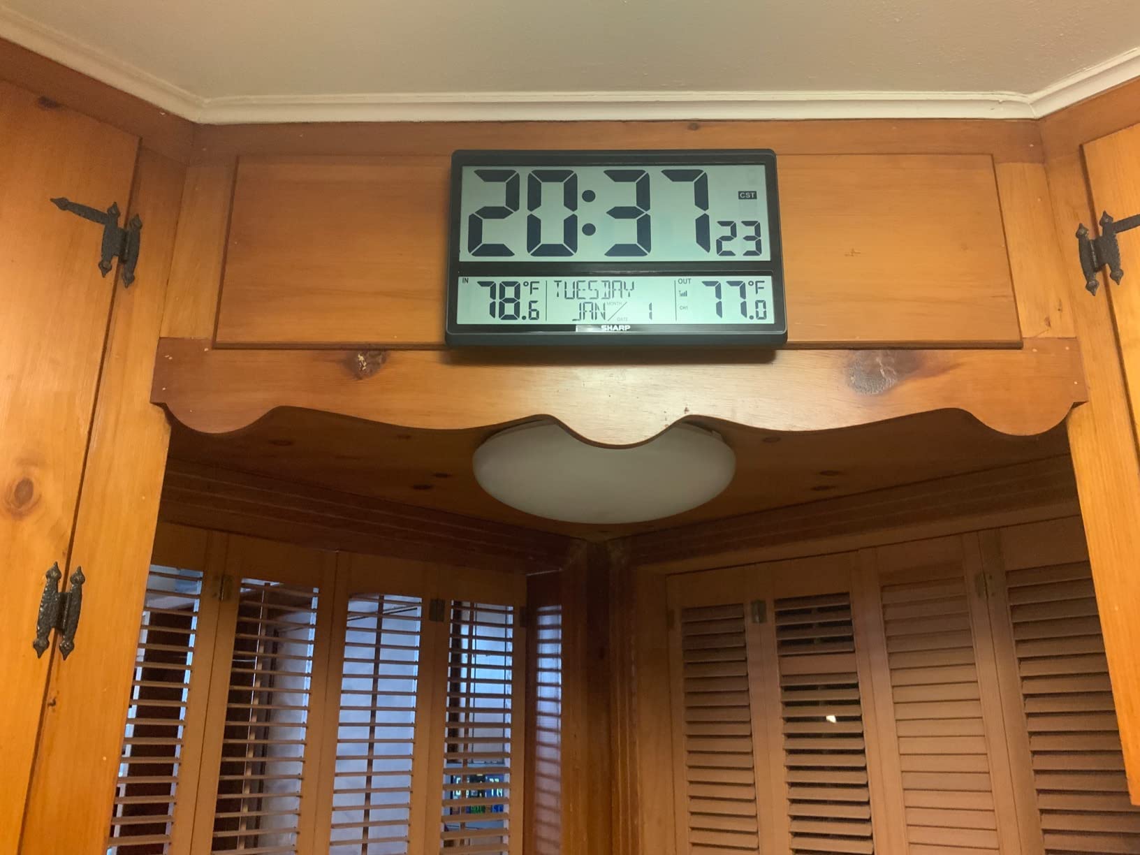 Sharp Atomic Clock with 4-Inch Display, Outdoor Sensor, Battery Powered customer photo 1