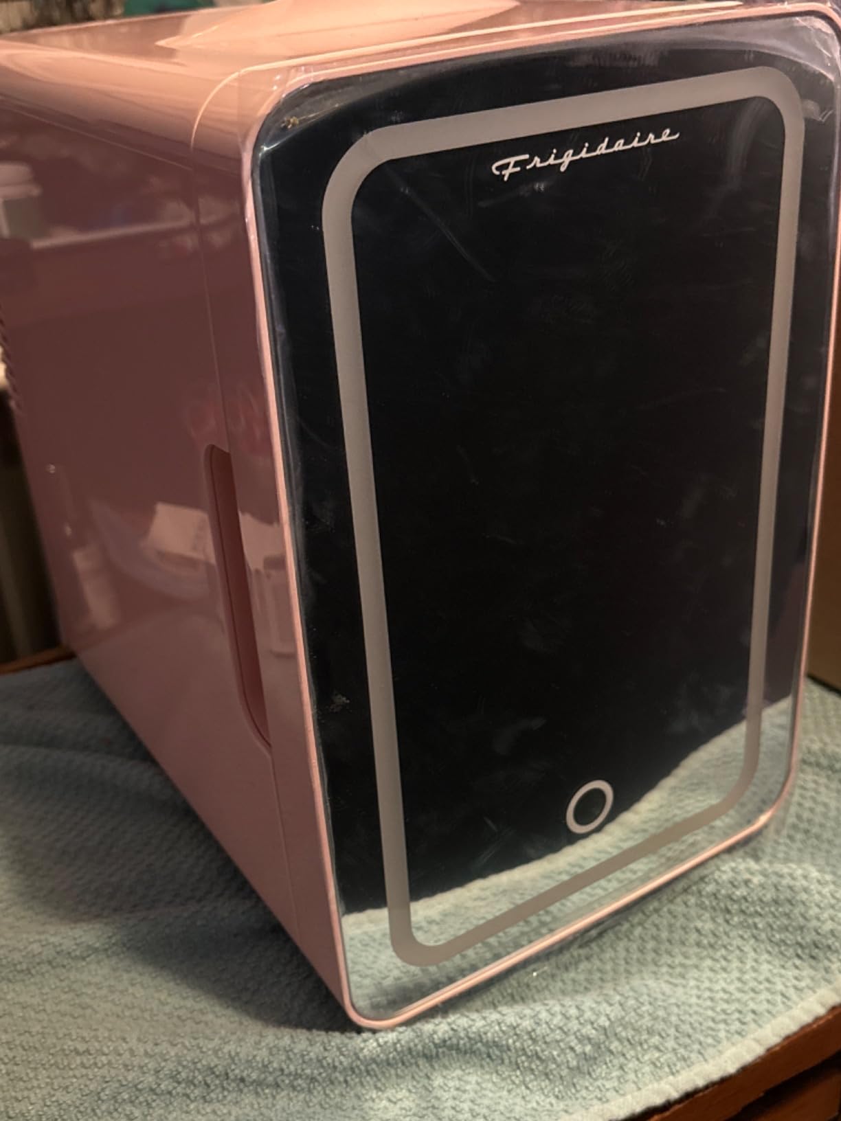 FRIGIDAIRE Mini Personal Fridge Cooler, LED Lighted Mirror, 6.5L Capacity, 9 Cans, 100% Freon-Free & Eco Friendly, for Makeup, Skincare, Portable, Pink customer photo 2