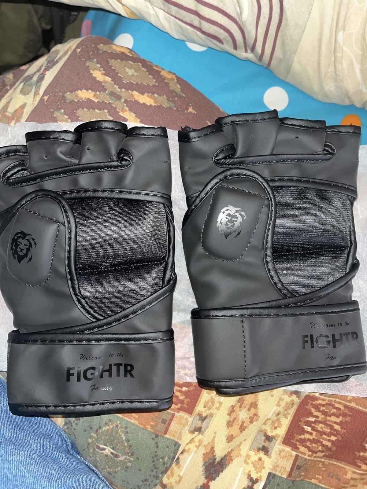 FIGHTR® Pro MMA Gloves for Grappling Sparring Training, Kickboxing Martial Arts Muay Thai Punching Bag Mitt Training Boxing for Men and Women | incl. Carrying Bag customer photo 1