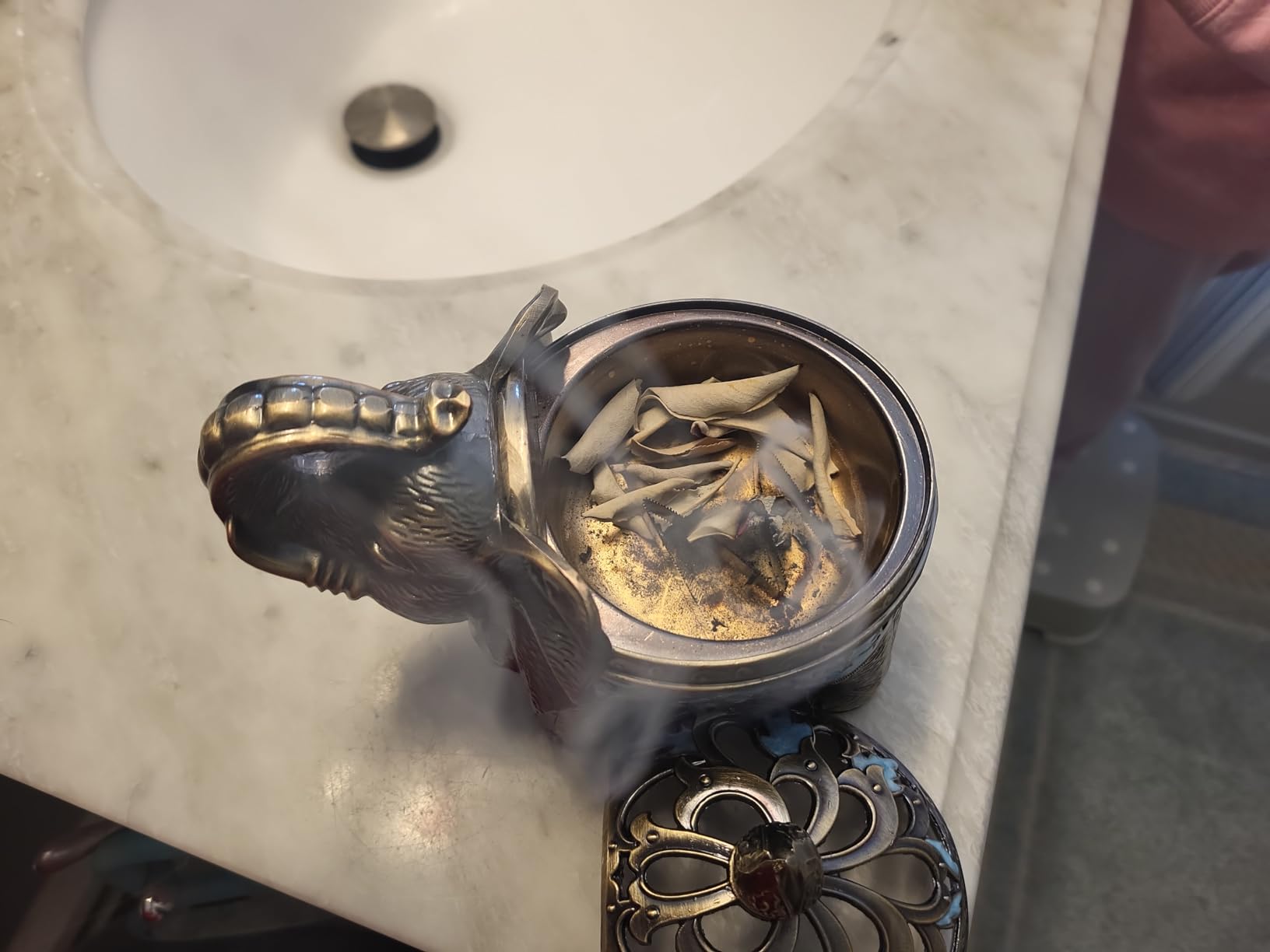 Hourwof Metal Elephant Incense Holder,Vintage Cone Coil Incense Burner with Lid,Ash Catcher,Aromatherapy Ornament Home Office Decor,Bronze customer photo 2