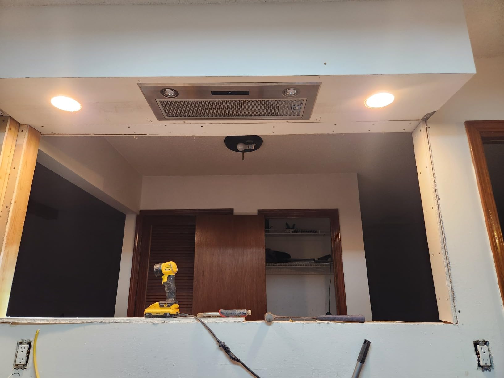 COMFEE' Range Hood 30 Inch Under Cabinet 200 CFM Ducted/Ductless, Durable Stainless Steel Slim Design with 2-Speed Exhaust Fan, 2 Washable Reusable filters, for Condos and Apartments customer photo 2