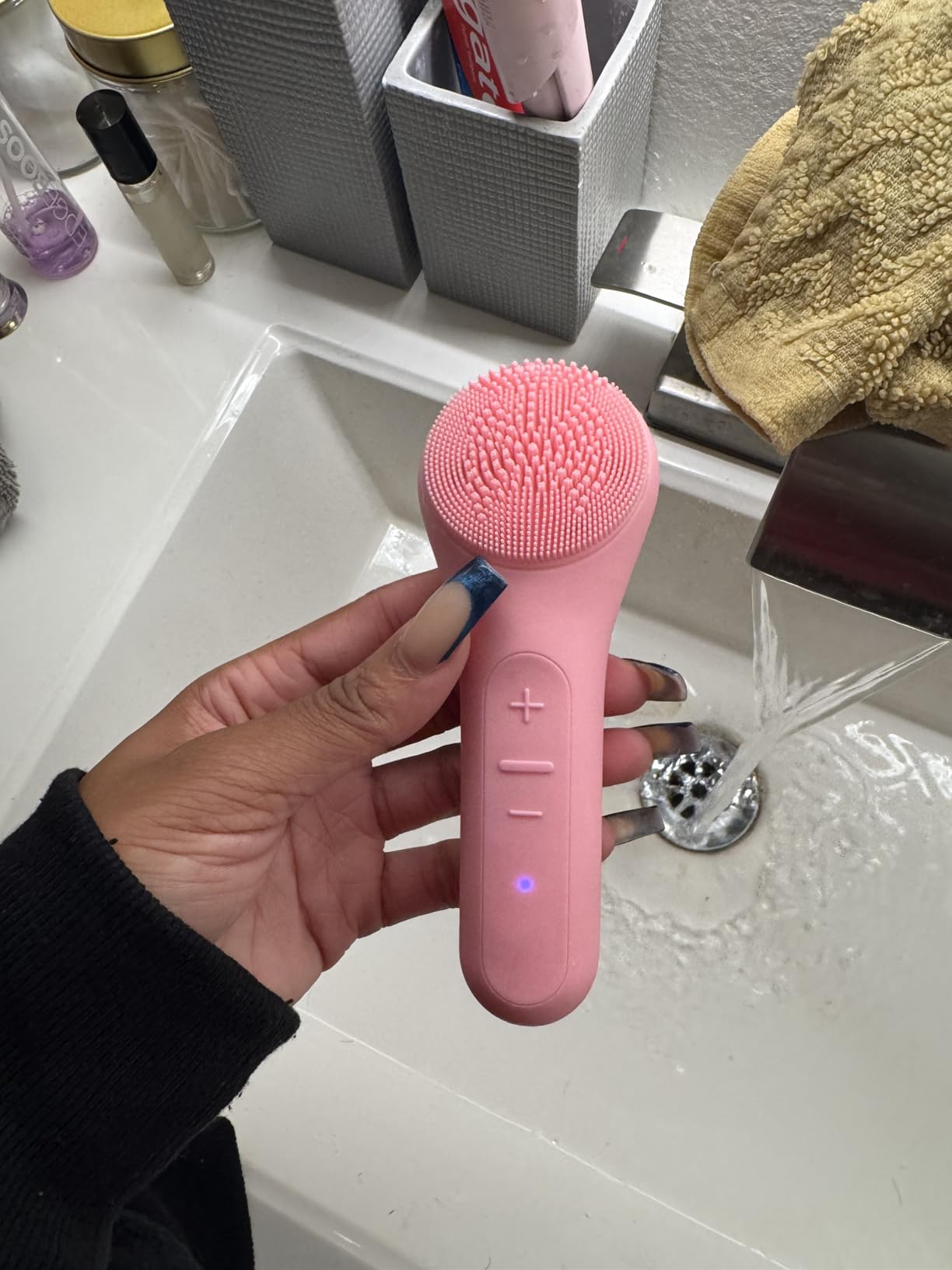 NågraCoola CLIE Facial Cleansing Brush, Waterproof and Rechargeable Face Scrub Brush for Men & Women, Cleansing, Exfoliating and Massaging, Electric Face Scrubber - Blue customer photo 1