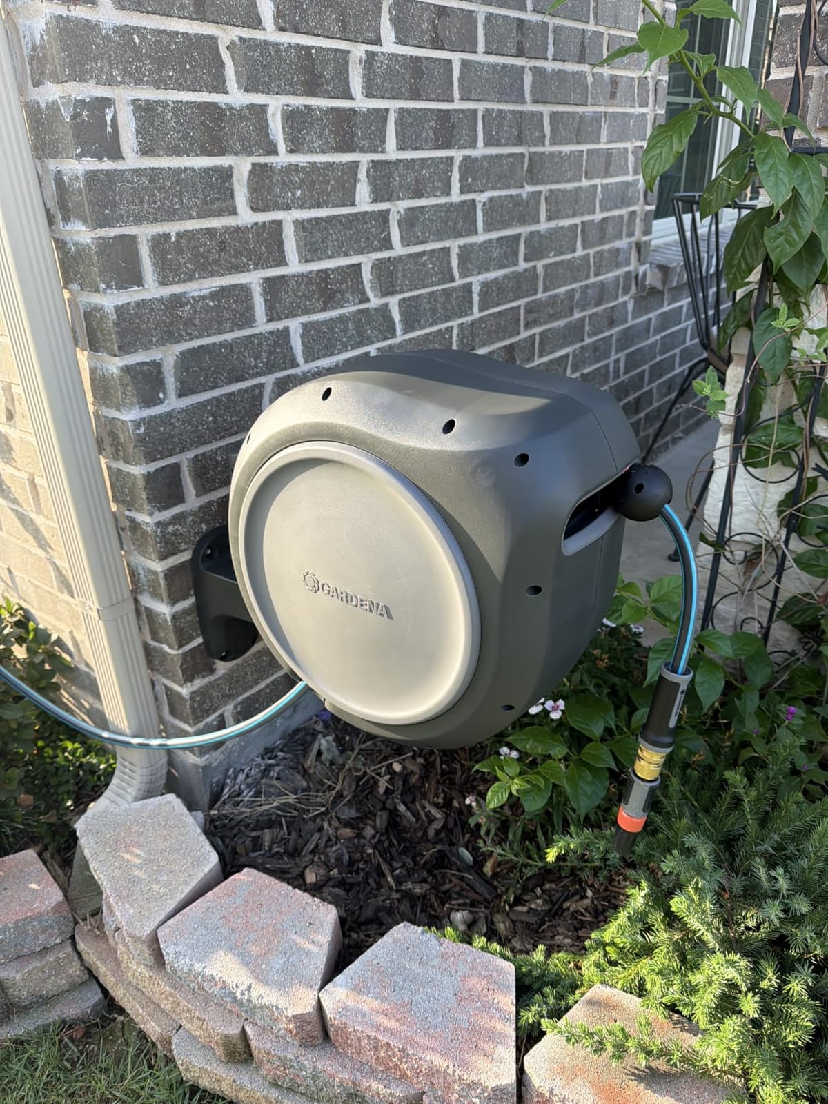 GARDENA Retractable Garden Hose Reel - 100 Feet - Auto Retract Hose Reel with 180° Swivel Wall Mount - Heavy Duty - Includes Spray Nozzle - 20505 customer photo 1