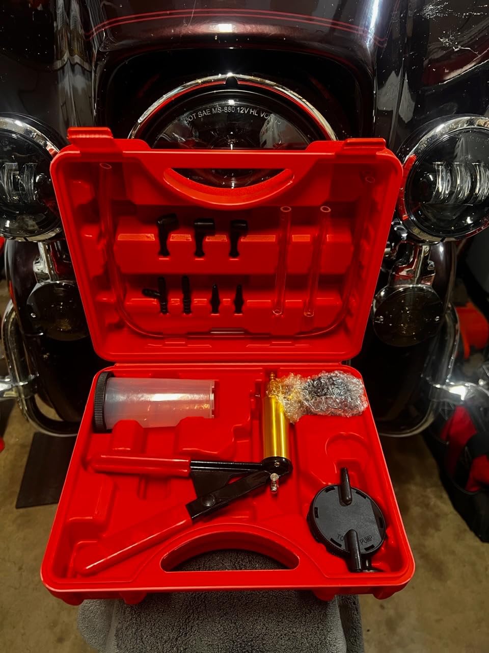 Yonligonju Brake Bleeder Kit with Hand Vacuum Pump with Gauge Adapters Automotive Brake Fluid Bleeding Set for Bike Car Truck (Blue) customer photo 1