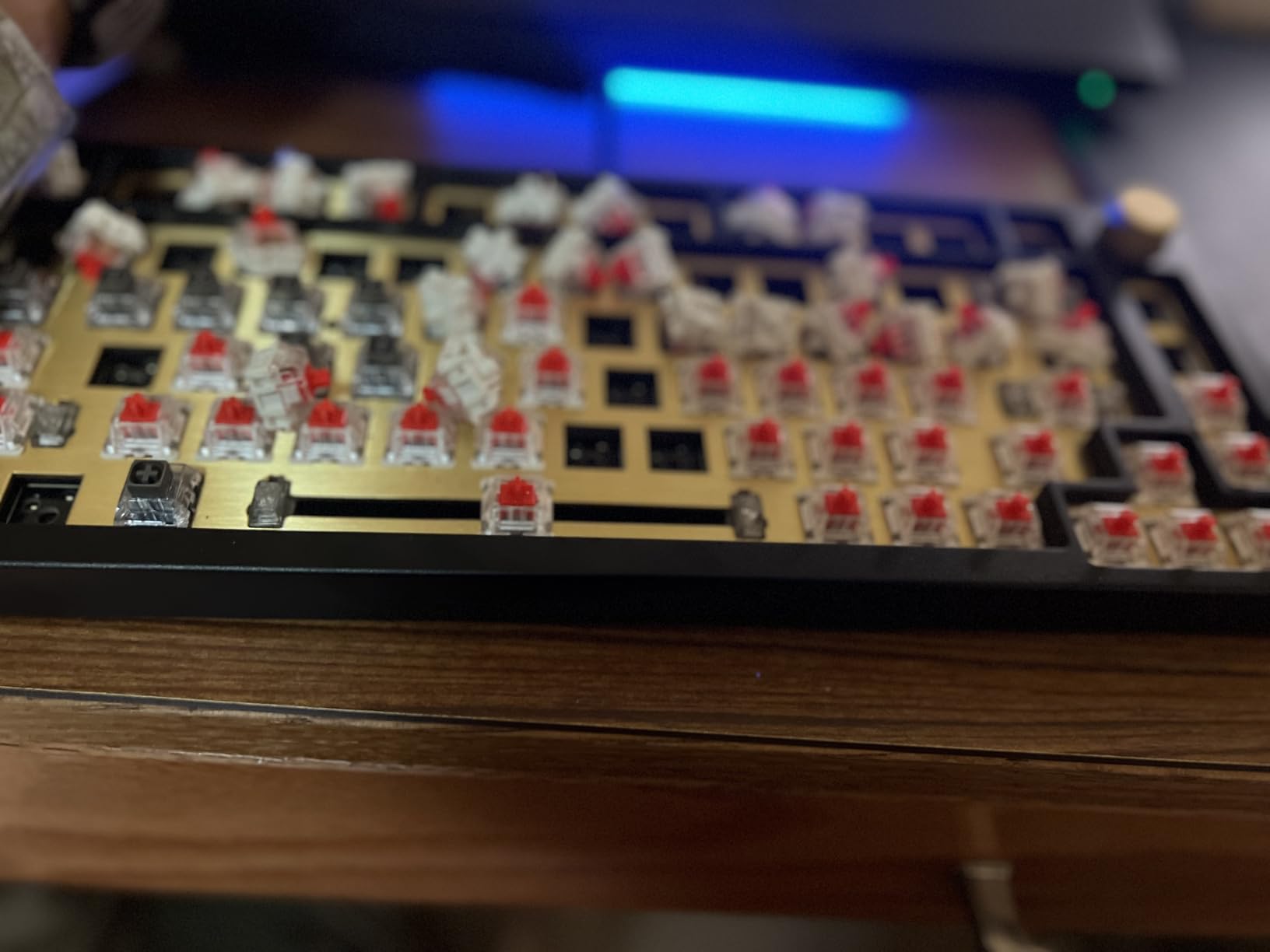 GLORIOUS Gaming GMMK PRO 75% Barebones Black (Frame Only) - Modular Mechanical Gaming Keyboard, TKL Size (75%), 3.3lb Frame, RGB, Fully Customisable, 5-Pin Switch Support customer photo 1