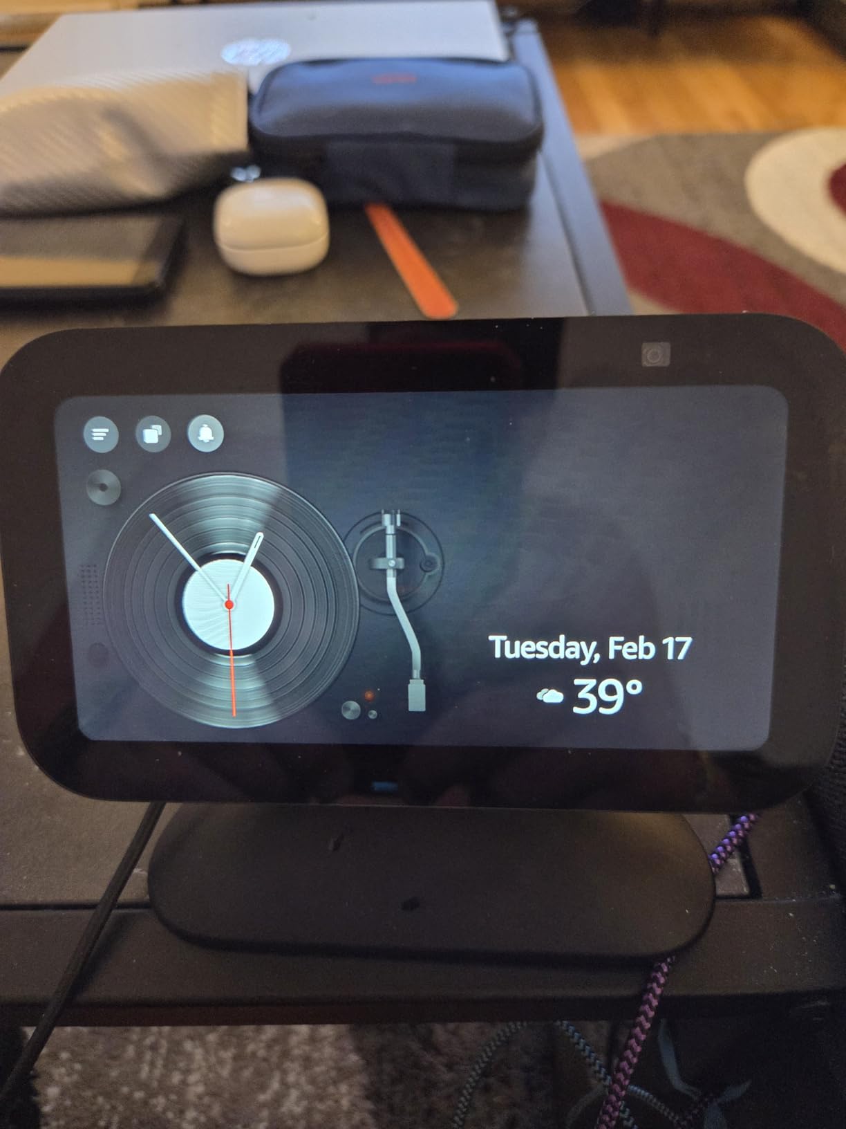 Amazon Echo Show 5 (newest model), Smart display, Designed for Alexa+, 2x the bass and clearer sound, Cloud Blue customer photo 2