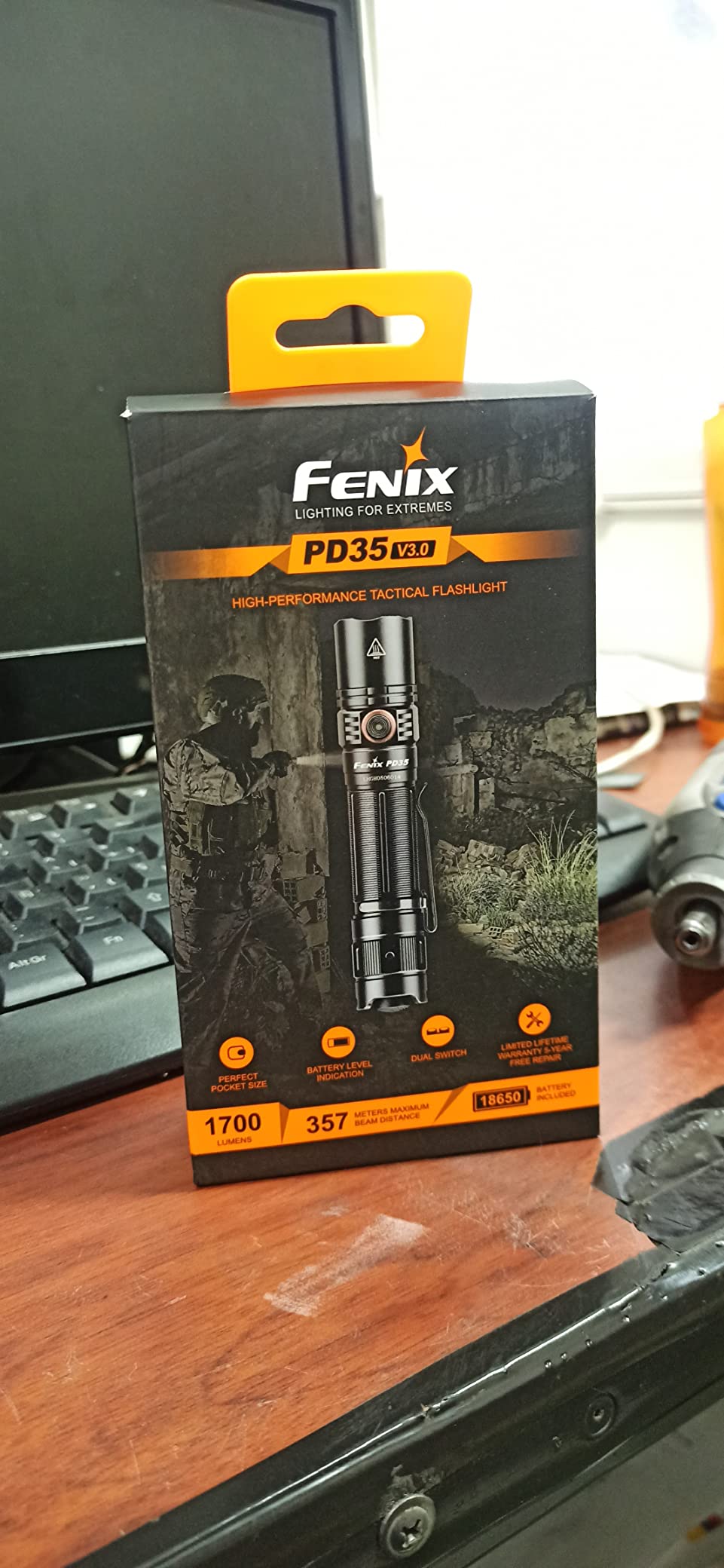 Fenix PD35 v3.0 Rechargeable Tactical Flashlight, 1700 Lumens EDC with Organizer (Black) customer photo 1