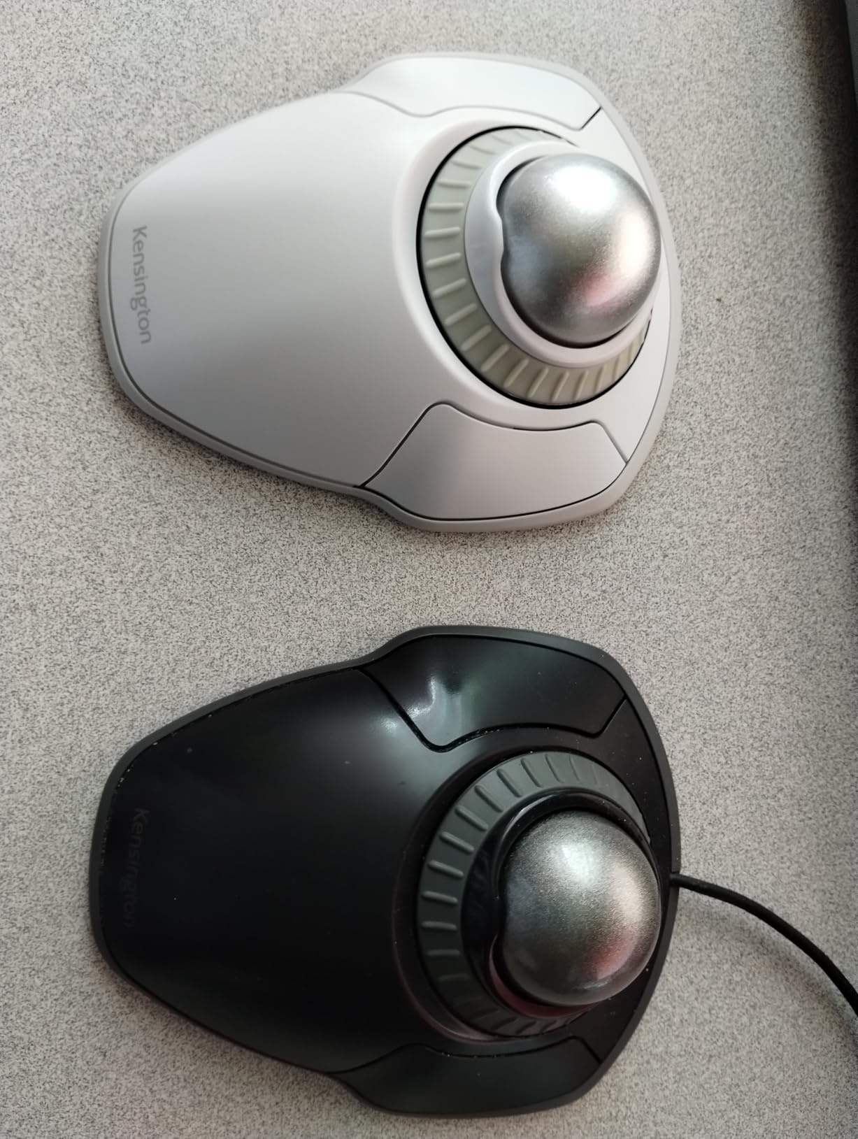 Kensington Orbit Wireless Trackball with Scroll Ring - Black-Red (K70990WW), customer photo 2