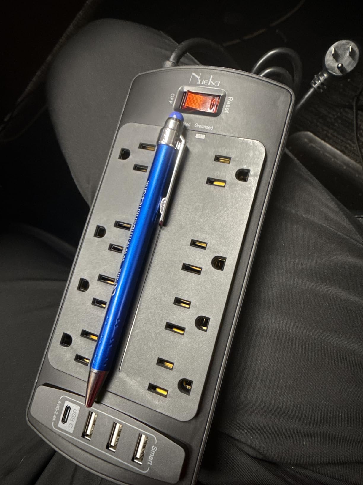 Surge Protector Power Strip - Nuetsa Flat Plug Extension Cord with 8 Outlets and 4 USB Ports, 6 Feet Power Cord, 2700 Joules, ETL Listed, Black customer photo 1
