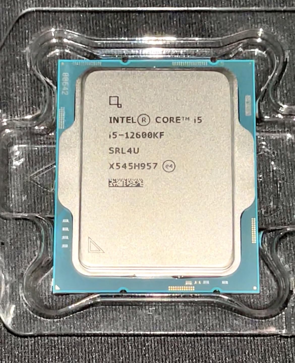 Intel Core i5-12600KF Desktop Processor 10 (6P+4E) Cores up to 4.9 GHz Unlocked LGA1700 customer photo 1