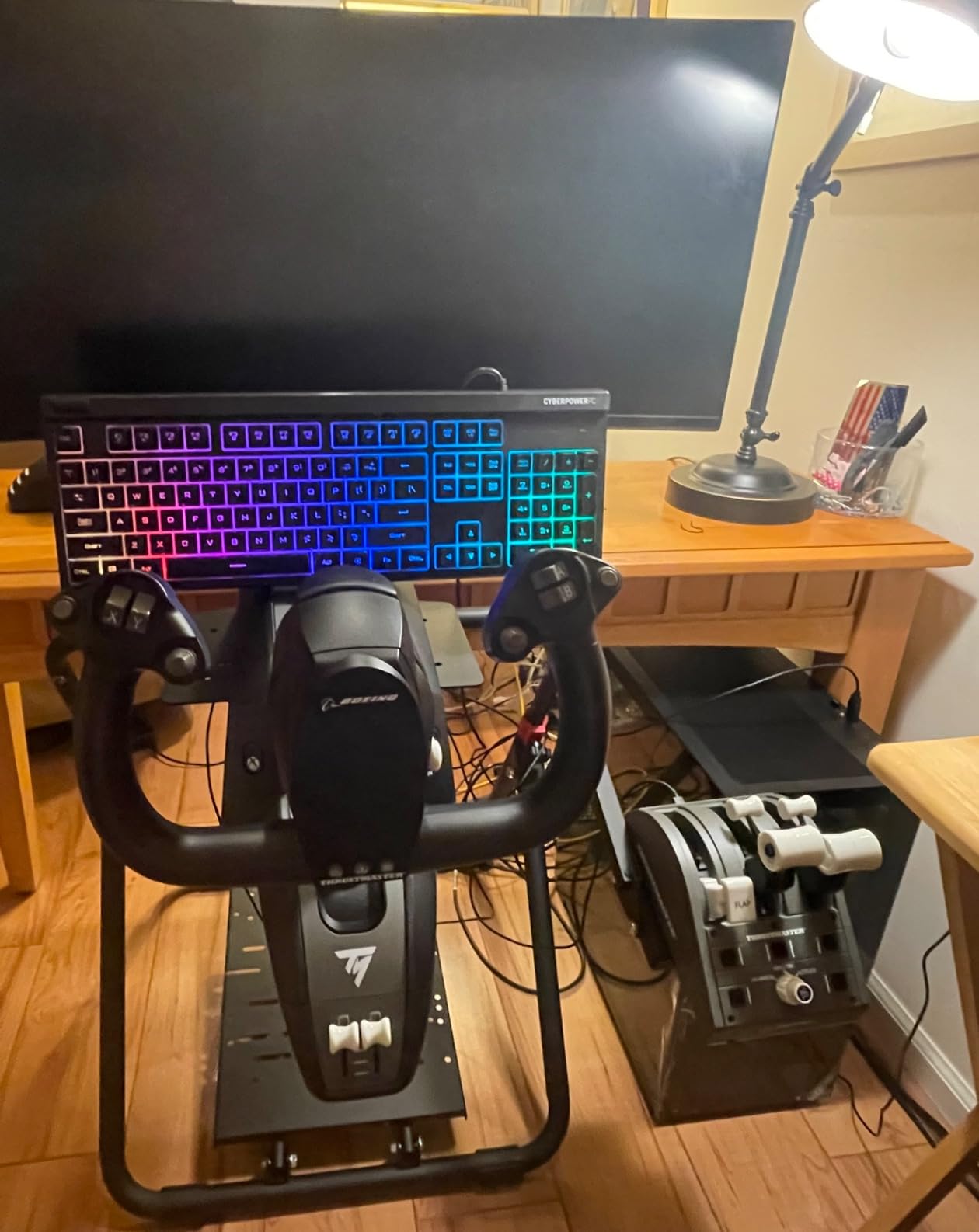 Thrustmaster TCA Yoke Pack Boeing Edition - Officially Licensed by Boeing for Xbox Series X|S/Xbox One/PC customer photo 1