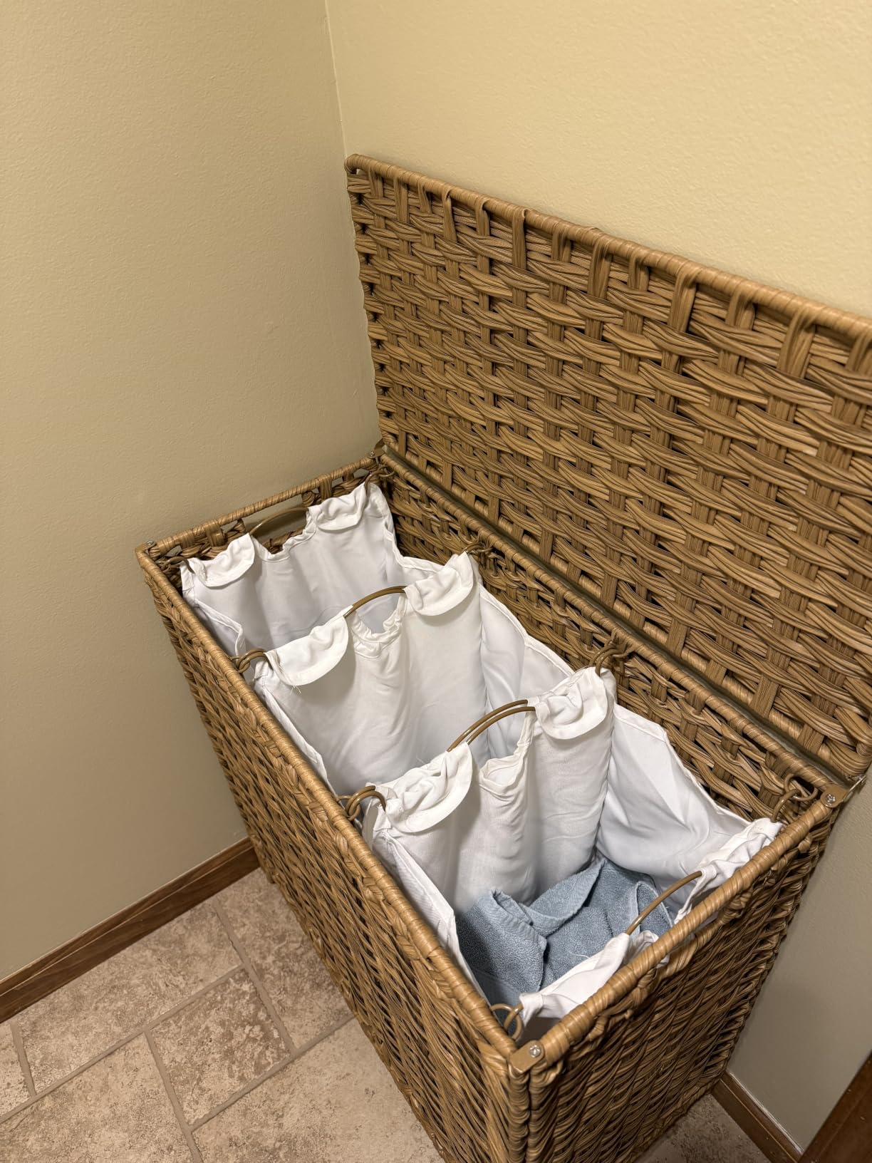 Laundry Hamper with 3 Removable Liner Bags, 132L Laundry Sorter with Lid customer photo 1