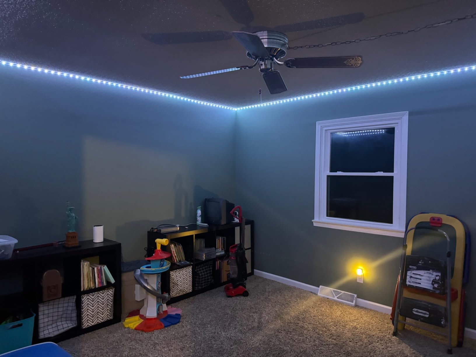 hyrion Smart LED Strip Lights 100ft WiFi, RGB Color Changing Lights Work with Alexa and Google Assistant, 16 Million Colors with App Control and Voice Control Led Lights for Bedroom, Room Decor customer photo 2