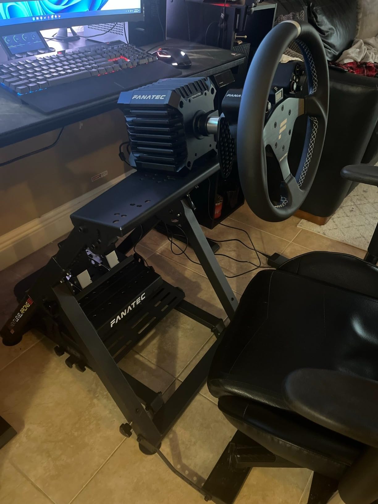 Next Level Racing Wheel Stand 2.0. Steering wheel stand for Thrustmaster, Fanatec, moza Racing on PC and video game consoles. Upgradeable to full cockpit with GTSeat add-on (not included) customer photo 2