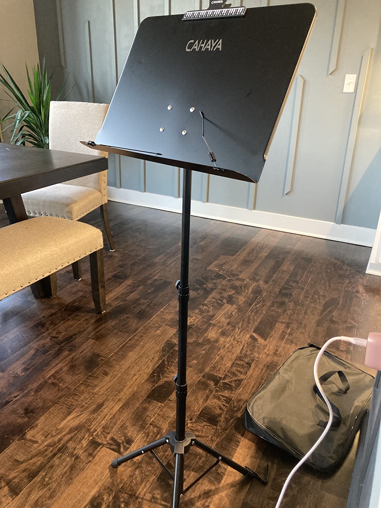 CAHAYA 6 IN 1 Sheet Music Stand with Stand Light Desktop Book Stand with Carrying Bag, Sheet Music Folder & Clip Metal Portable Solid Back for Guitar, Ukulele, Violin Players customer photo 2
