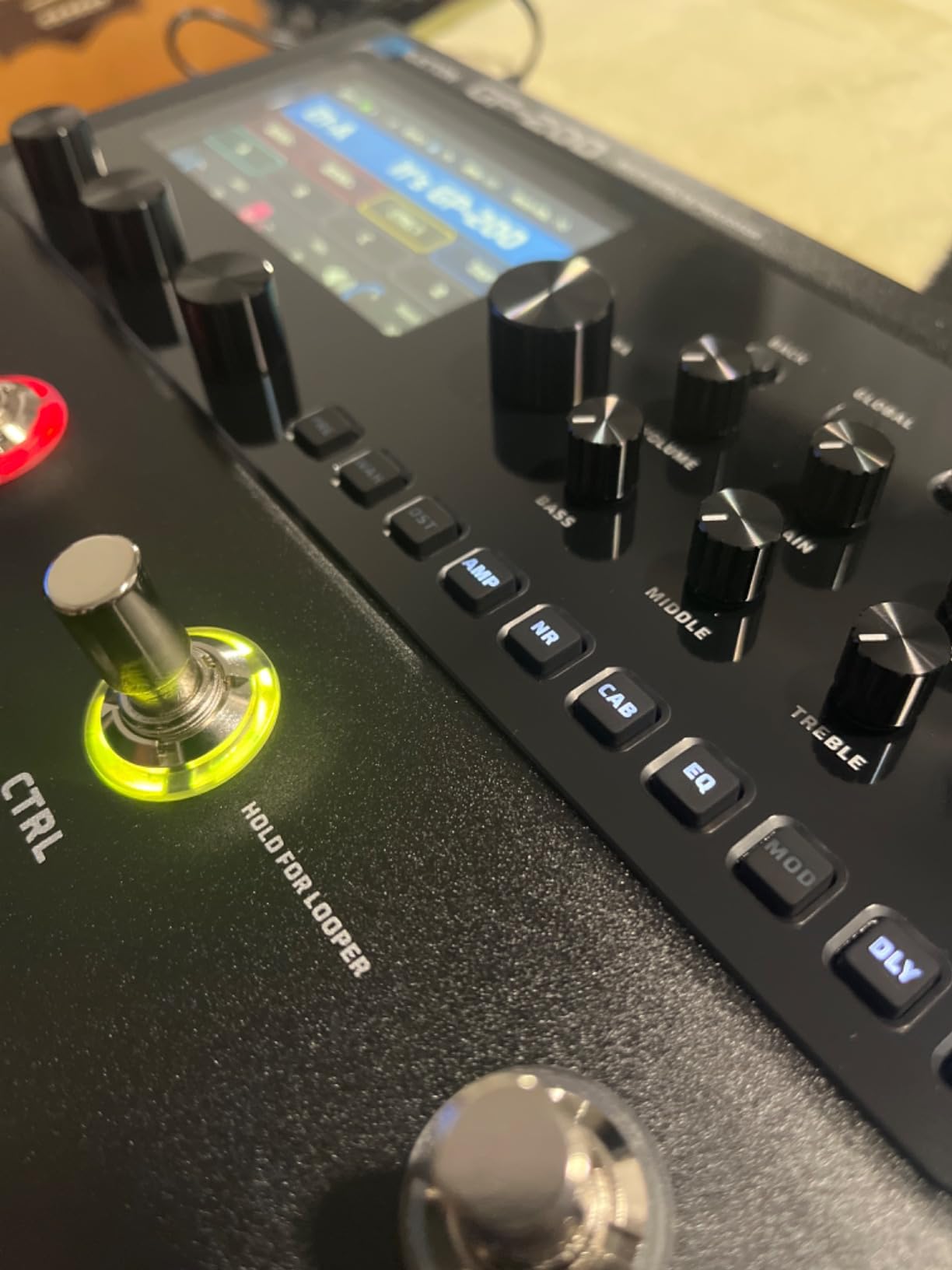 VALETON GP-200 Multi-Effects Guitar/Bass Pedal with Expression, FX Loop, MIDI, Amp Modeling, IR Cab Simulation, Stereo, USB Interface customer photo 2