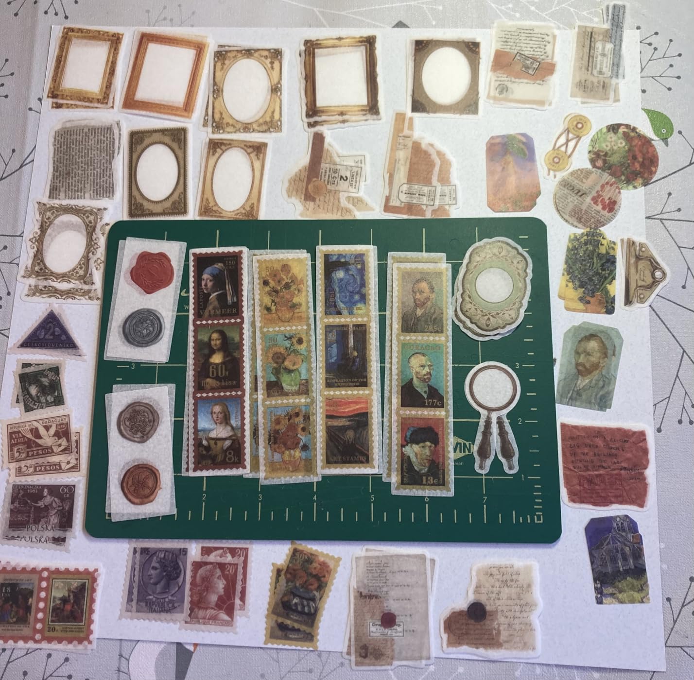 Esweny 200PCS Vintage Scrapbooking Supplies Kit for Journaling, Junk Journal Planners Aesthetic Cottagecore Room Decor Wall Art Collage Album(Artistic) customer photo 1