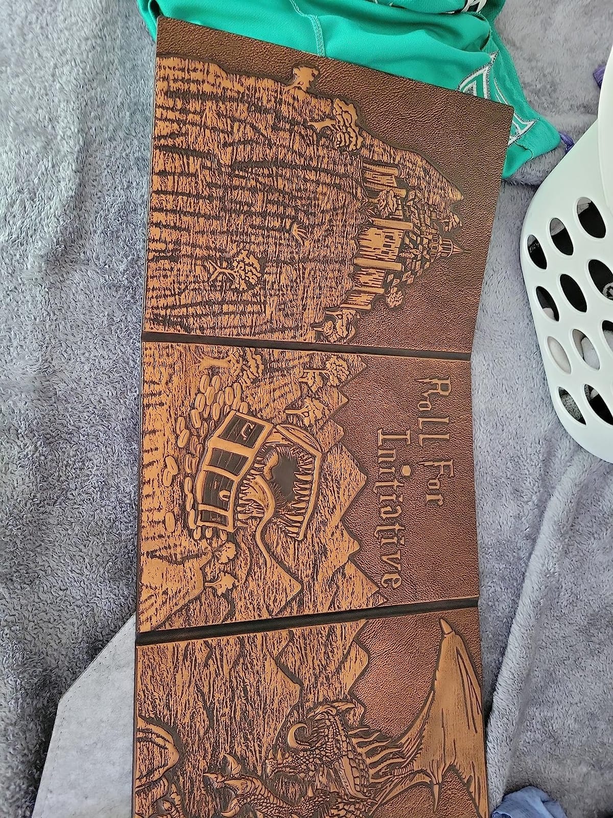 CZYY Faux Leather Dungeon Master Screen, 4-Panel DM Screen with Pockets customer photo 2