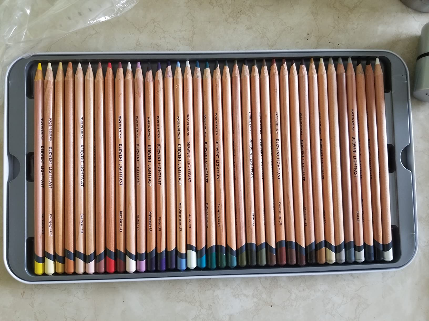Derwent Lightfast Colored Pencils 100 Tin, Set of 100, 4mm Wide Core, 100% Lightfast, No Fade for 100 Yrs, Oil-based, Premium Core, Creamy, Ideal for Drawing, Coloring, Professional Quality (2306017) customer photo 2