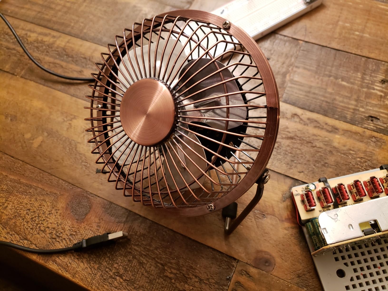 Zuvas Desk Fan Quiet Small USB Fan, Portable 4 inch Metal Fan, 2 Speed customer photo 1