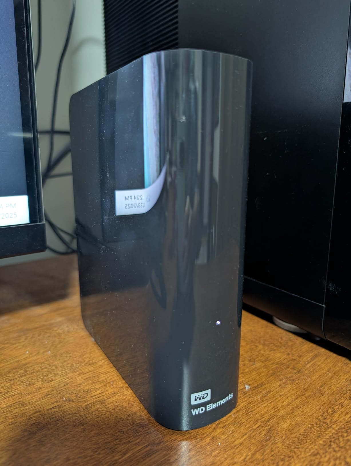 WD 20TB Elements Desktop External Hard Drive, USB 3.0 drive for plug-and-play storage - WDBWLG0200HBK-NESN customer photo 1