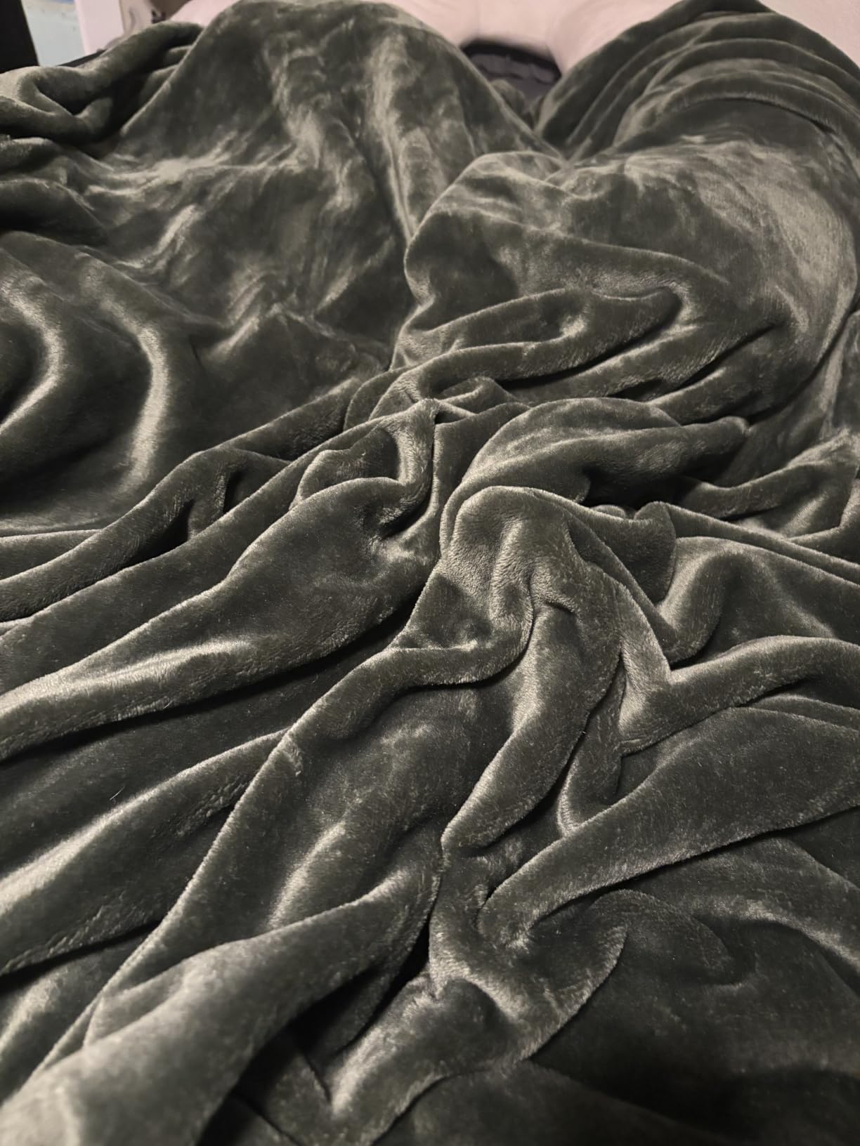 Bedsure GentleSoft Fleece Blanket Twin XL Grey - College Dorm Room Essentials for Guys and Girls Soft Warm Throw Blanket Dorm Room Decor, 66x90 inches customer photo 1
