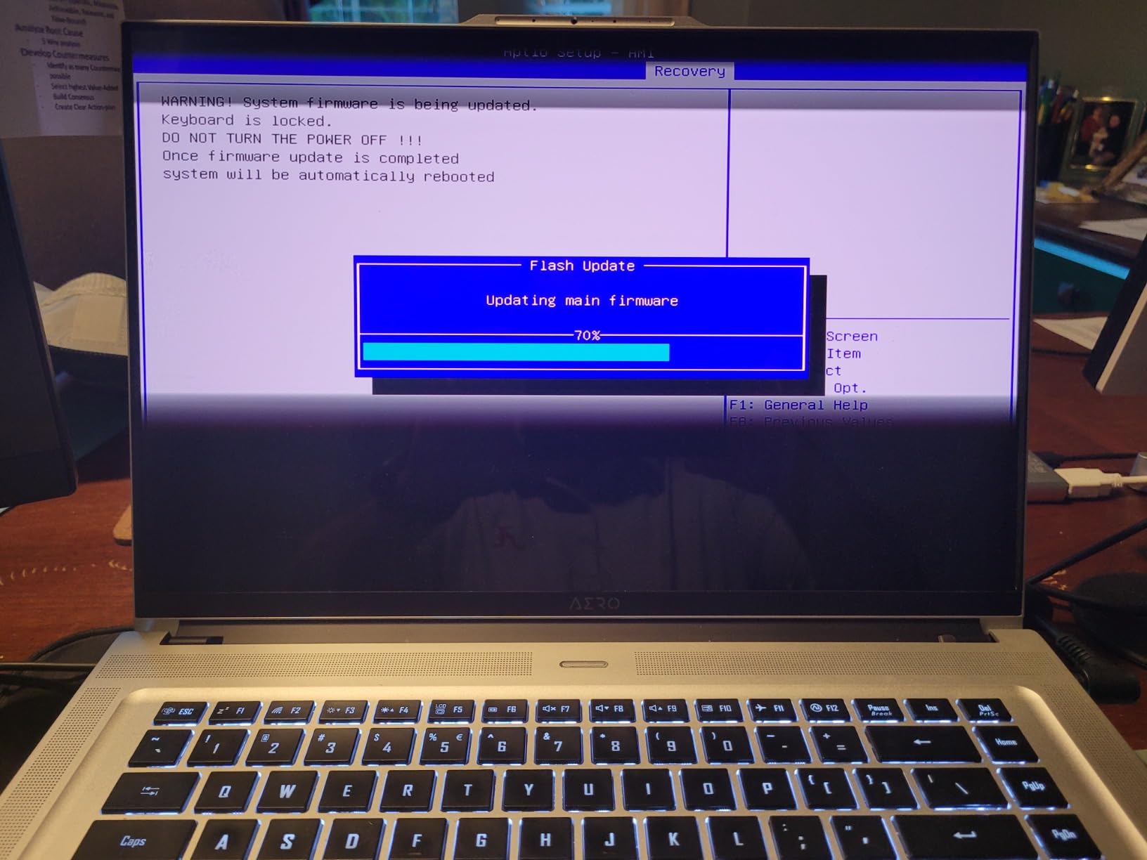 GIGABYTE AERO 16 XE5-16
