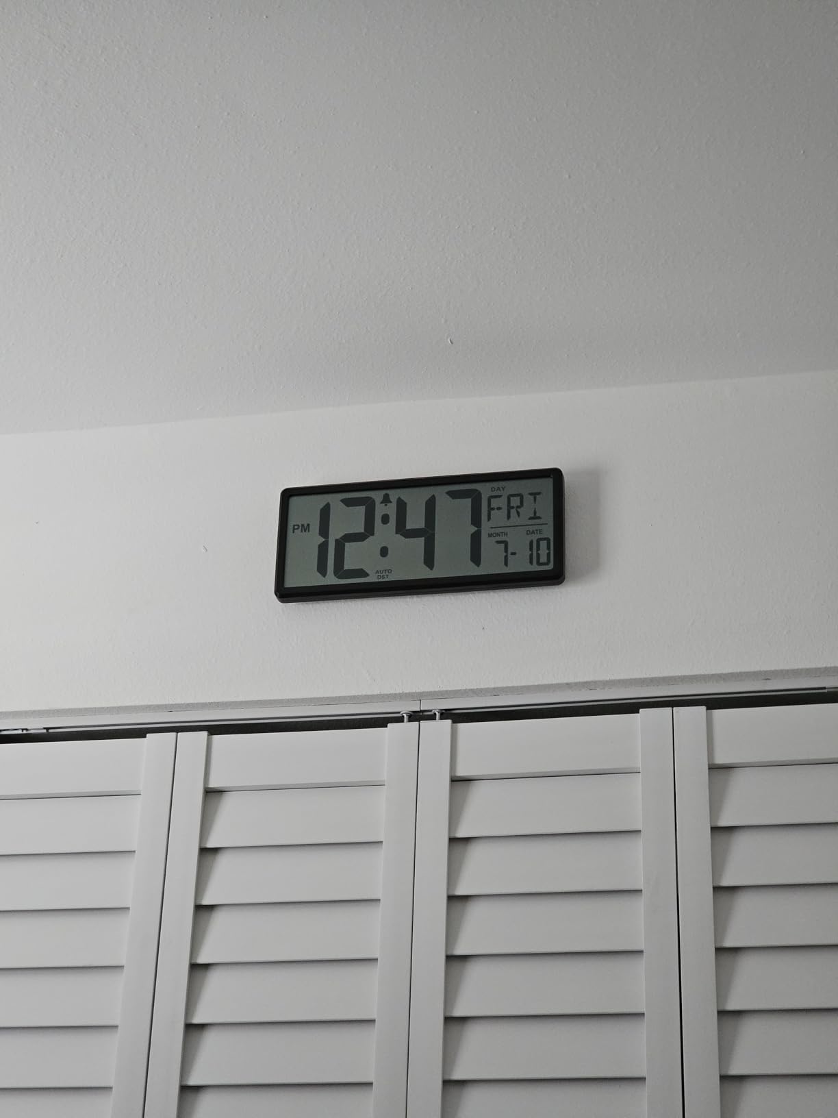 WallarGe 14.5'' Large Digital Wall Clock Battery Operated customer photo 1