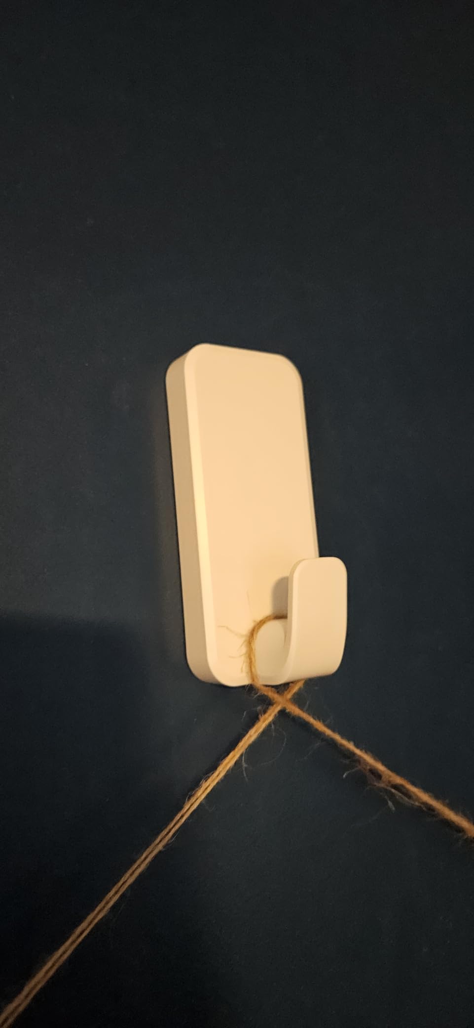Command X-Large White Hooks, 2 Hooks, 6 Strips customer photo 1
