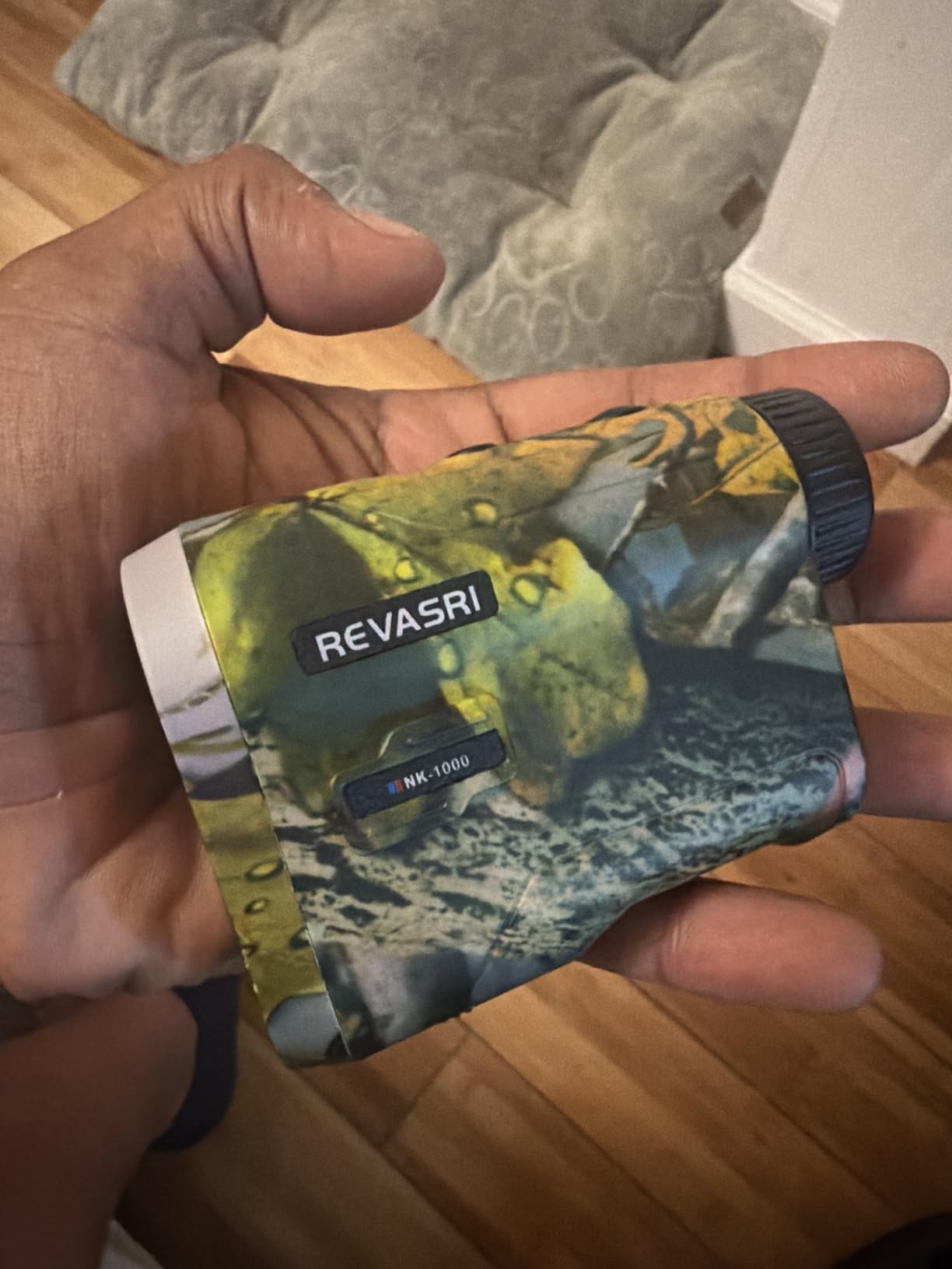 REVASRI Hunting Laser Rangefinder with Rechargeable Battery 1000 Yards Hunting Range Finder with Target Acquisition Technology Easy-to-Use Clear Accurate Rangefinders for Hunters customer photo 2
