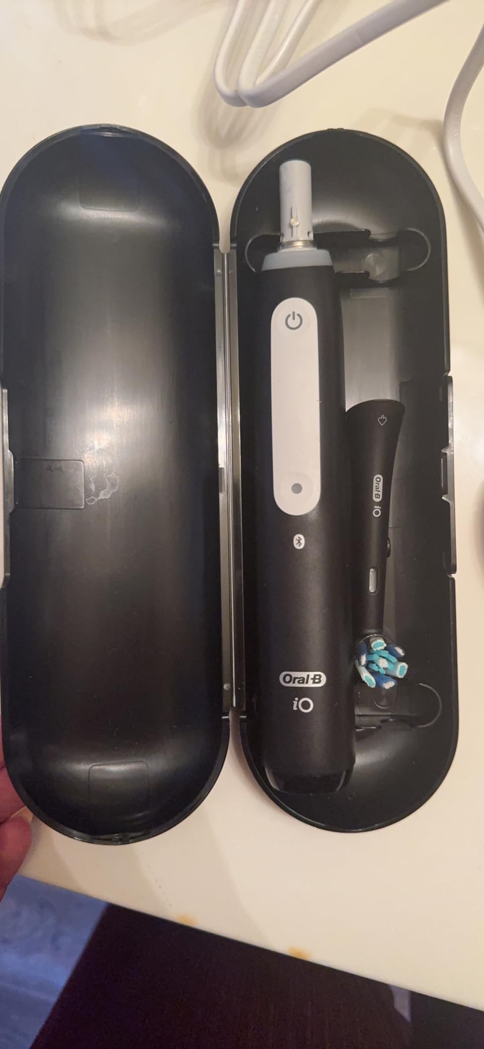 Oral-B iO Series 4 Electric Toothbrush with (1) Brush Head, Rechargeable, White customer photo 2