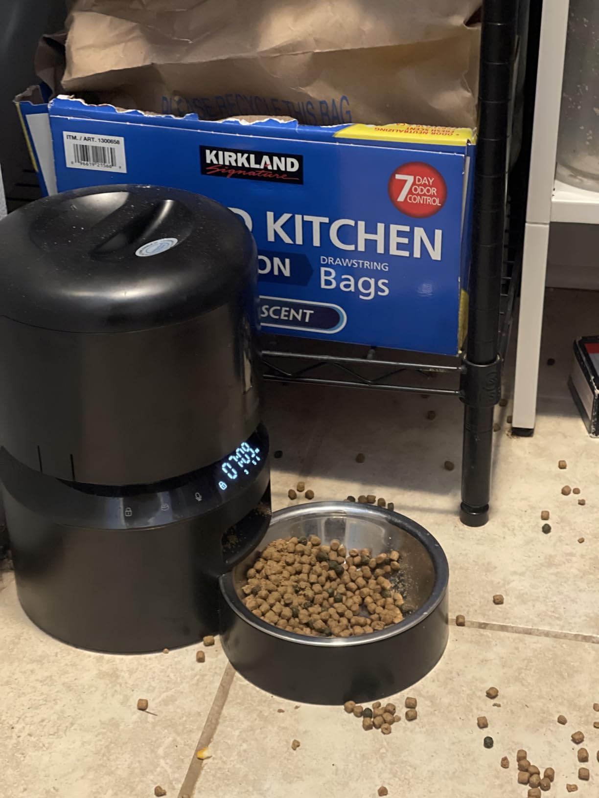 PETLIBRO Automatic Cat Feeder with Camera, 1080P HD Video with Night Vision, 5G WiFi Pet Feeder with 2-Way Audio, Low Food & Blockage Sensor, Motion & Sound Alerts for Cat & Dog Single Tray customer photo 1