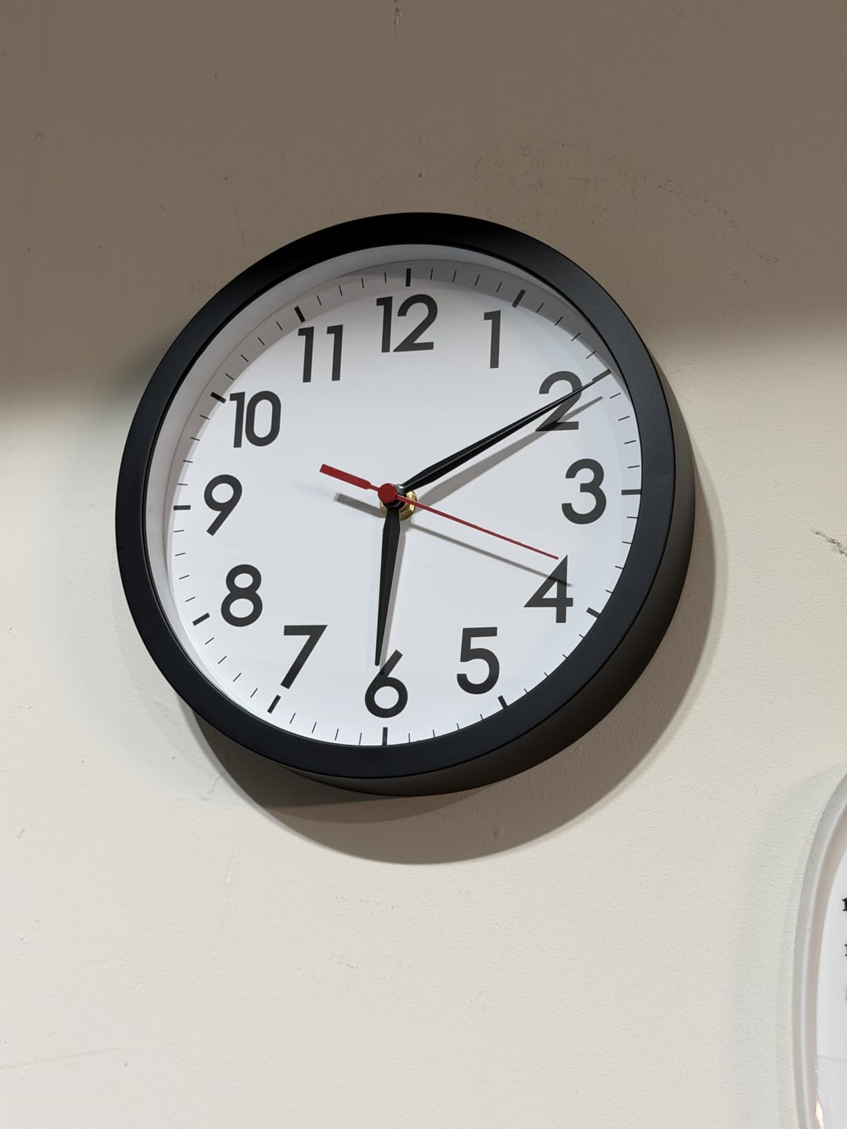 AKCISOT 14 Inch Wall Clock, Silent Battery Operated Analog Clock, Black customer photo 1