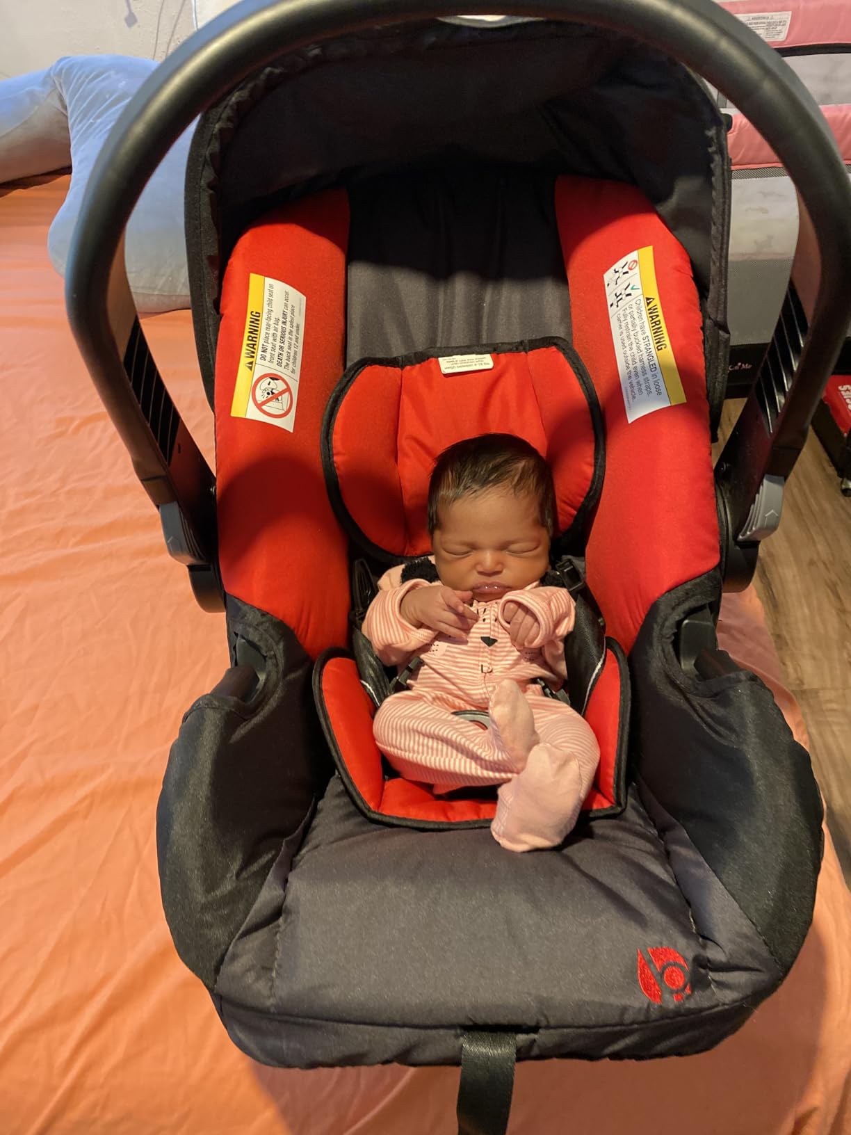 Baby Trend EZ-Lift™ Plus Infant Car Seat, Ultra Grey – Newborn Comfort Padding, Lightweight Carry Build, Adjustable Harness System customer photo 2