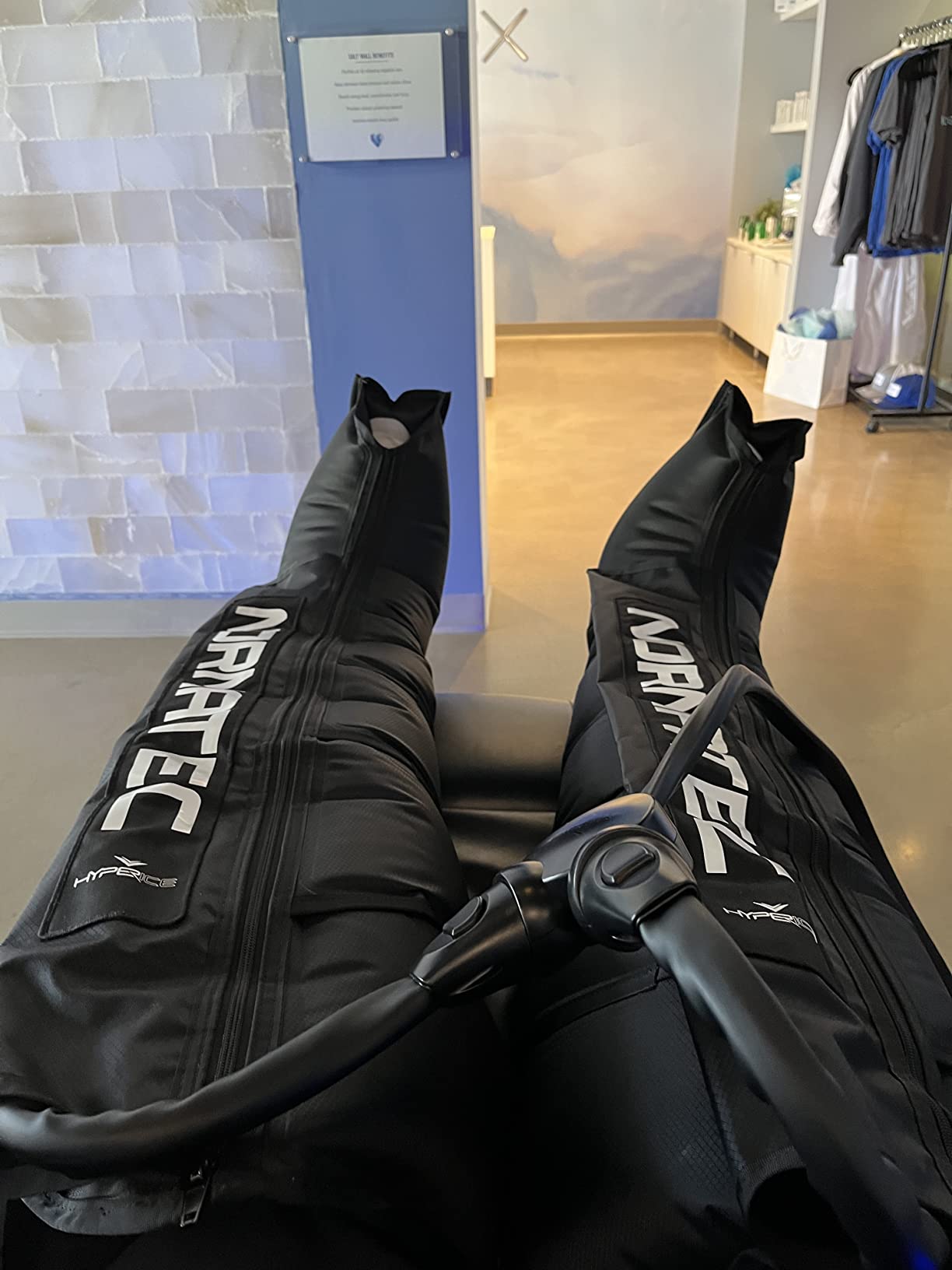 Hyperice Normatec 3 Legs Compression Boots Full Leg Recovery Size Standard customer photo 2
