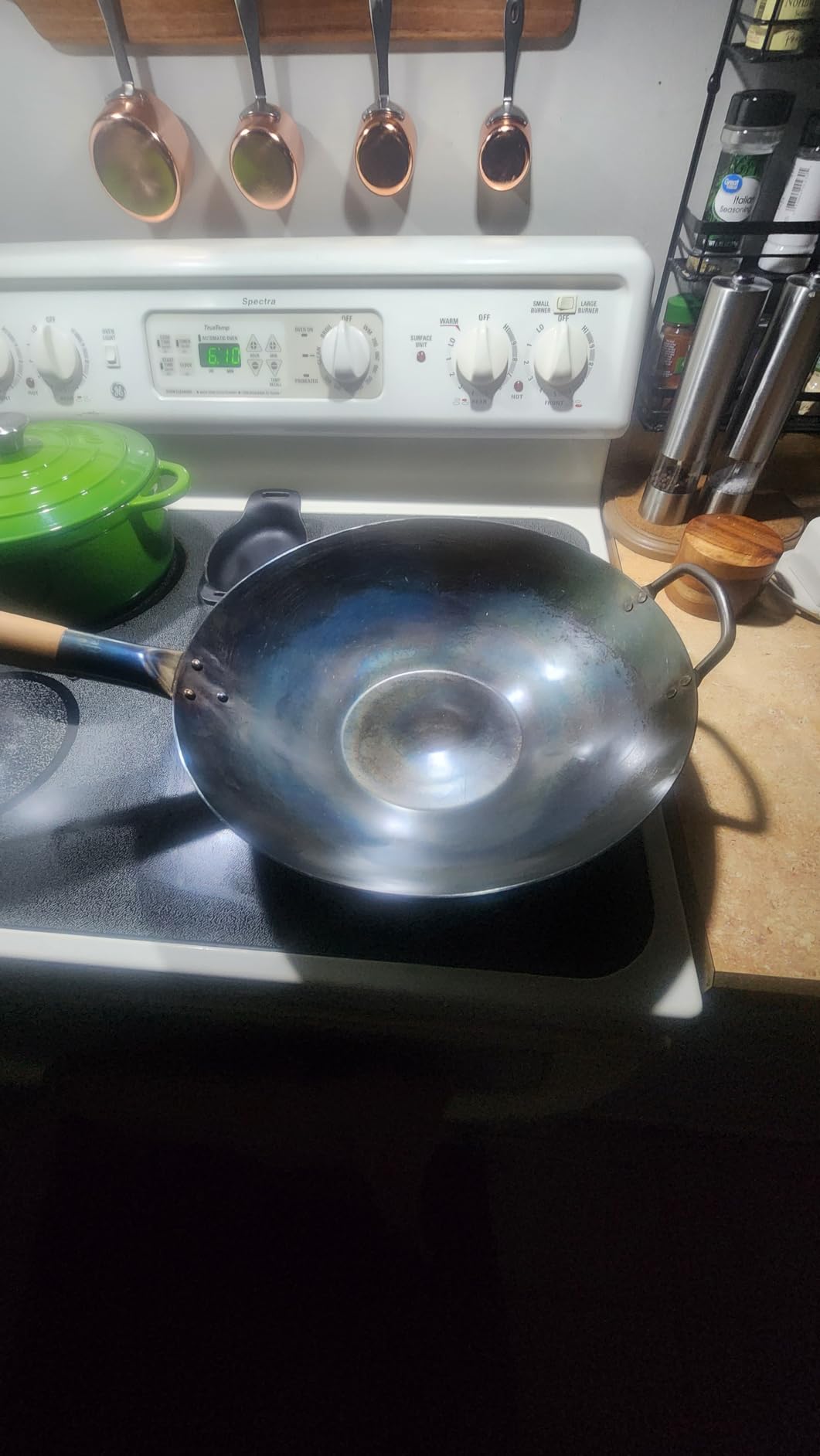 Craft Wok Flat Hand Hammered Carbon Steel Pow Wok with Wooden and Steel Helper Handle (12 Inch, Flat Bottom) customer photo 1